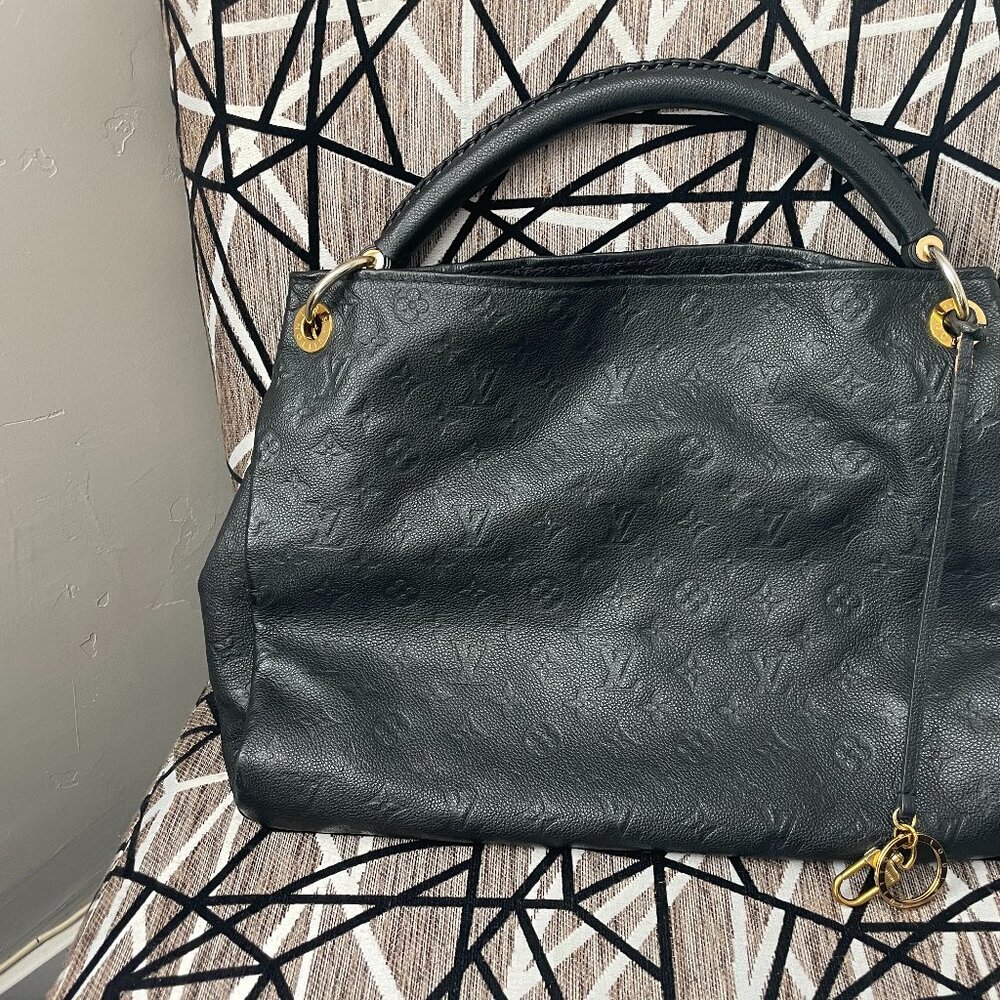 100% Authentic Louis Vuitton Artsy MM Black Monogram Empreinte Tote Bag